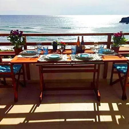 Waves Apartments: Two Beachfront *