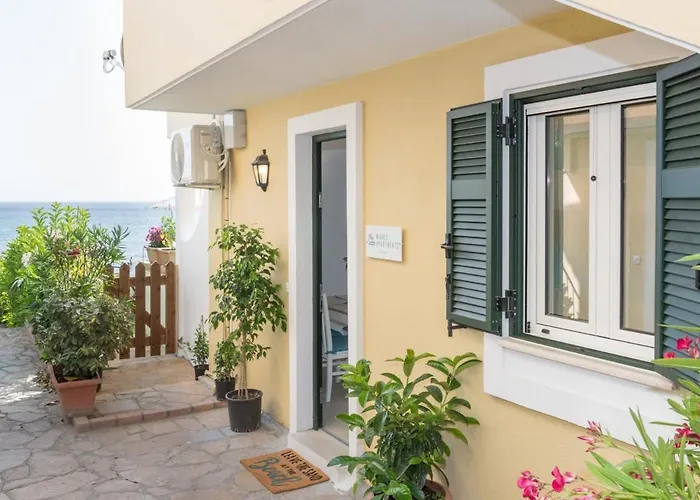 Waves Apartments: Two Beachfront Σπίτι διακοπών Γλυφάδα