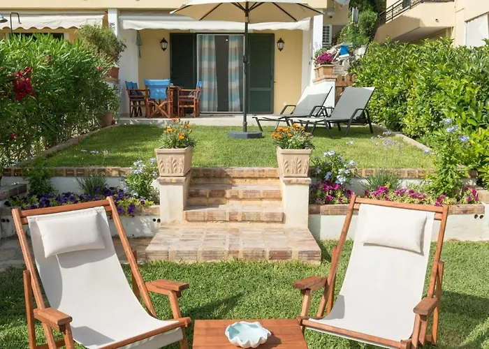 Σπίτι διακοπών Waves Apartments: Two Beachfront *