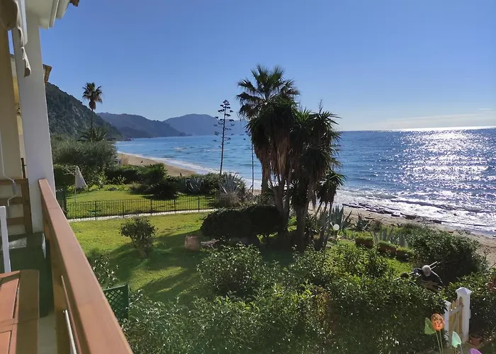 Waves Apartments: Two Beachfront * Γλυφάδα