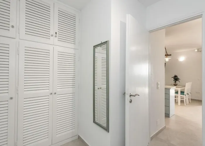 Waves Apartments: Two Beachfront Σπίτι διακοπών *