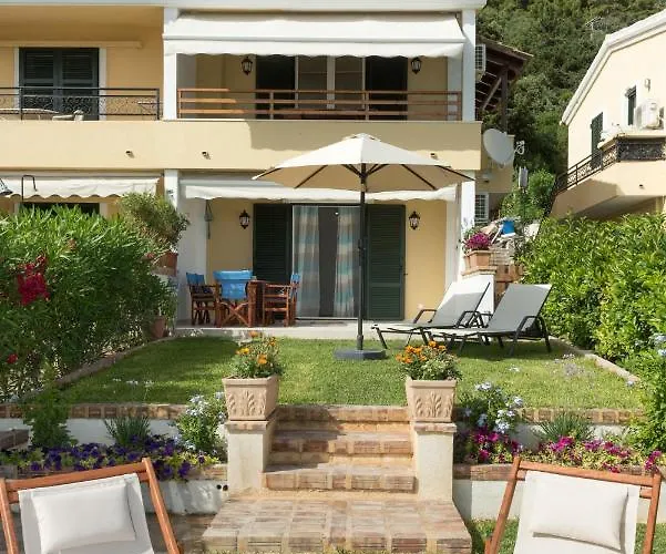 Waves Apartments: Two Beachfront Σπίτι διακοπών Γλυφάδα