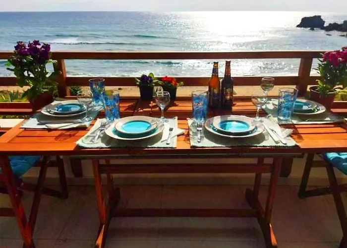 Waves Apartments: Two Beachfront Σπίτι διακοπών