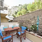 Waves Apartments: Two Beachfront 度假居 *