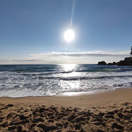 Waves Apartments: Two Beachfront Vakantiehuis Glyfada (Corfu)