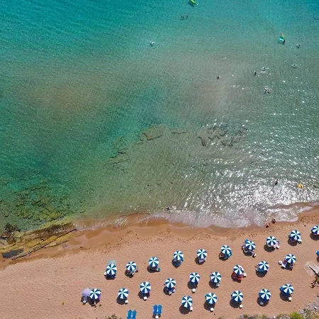 Waves Apartments: Two Beachfront