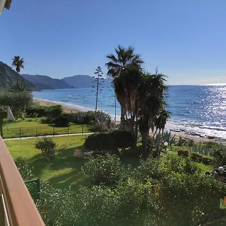 Waves Apartments: Two Beachfront * Glyfada (Corfu)