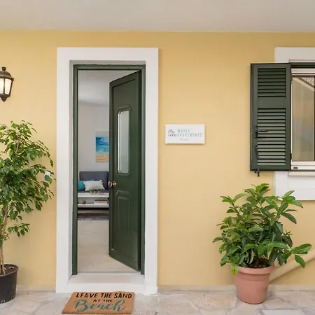 Waves Apartments: Two Beachfront Vakantiehuis Glyfada (Corfu)