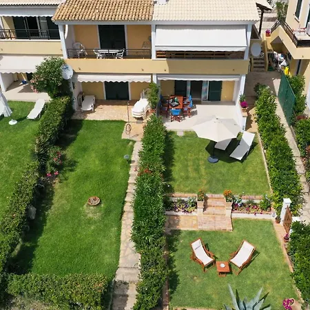 Waves Apartments: Two Beachfront Vakantiehuis Glyfada (Corfu)