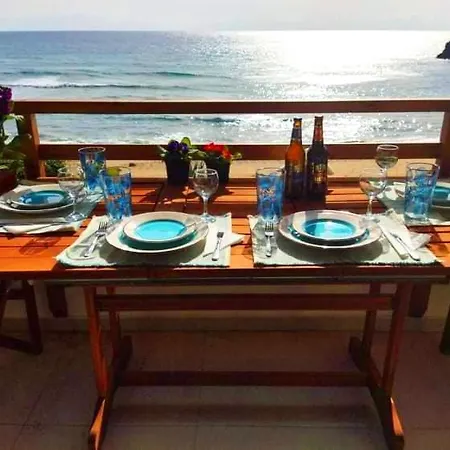 Waves Apartments: Two Beachfront Vakantiehuis