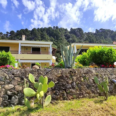 Waves Apartments: Two Beachfront Glyfada (Corfu)