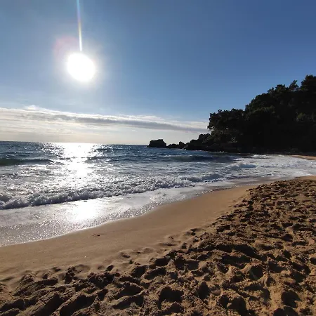 Waves Apartments: Two Beachfront Holiday home