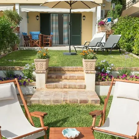 Holiday home Waves Apartments: Two Beachfront *
