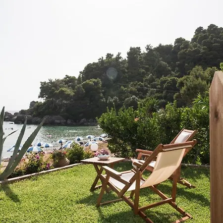 Дом отдыха Waves Apartments: Two Beachfront *