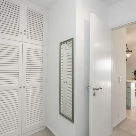 Waves Apartments: Two Beachfront Holiday home *