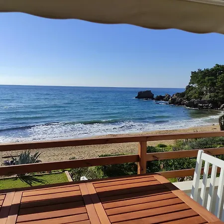 Holiday home Waves Apartments: Two Beachfront Glyfada (Corfu)