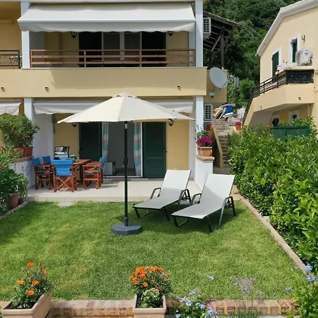 Waves Apartments: Two Beachfront بيت للعطل