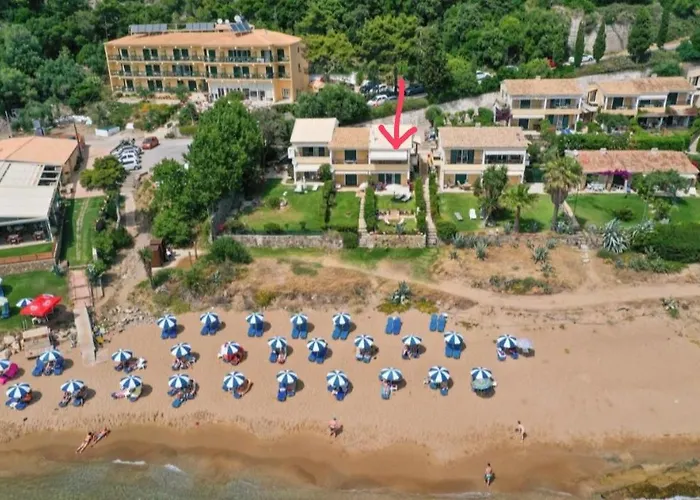 Waves Apartments: Two Beachfront Tatil Evi *