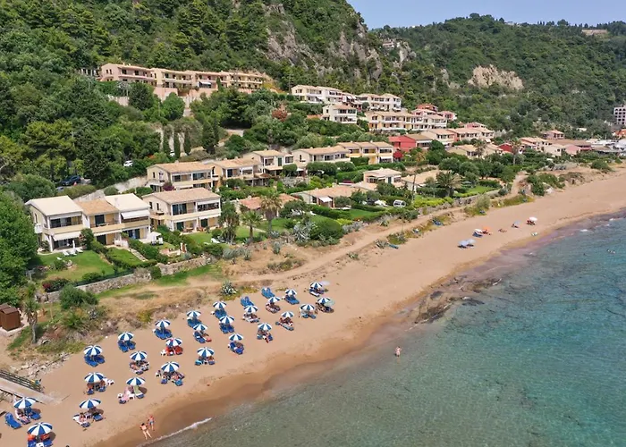 Tatil Evi Waves Apartments: Two Beachfront Glifada