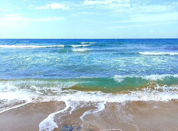 Waves Apartments: Two Beachfront *