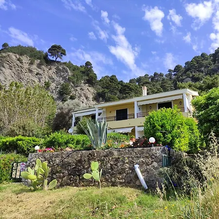 Waves Apartments: Two Beachfront * Глифада