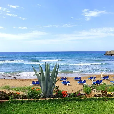 Waves Apartments: Two Beachfront Глифада